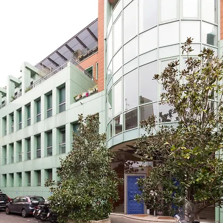 Bright & Comfy With Parking דירה