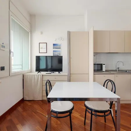 Apartment Bright & Comfy With Parking Milan