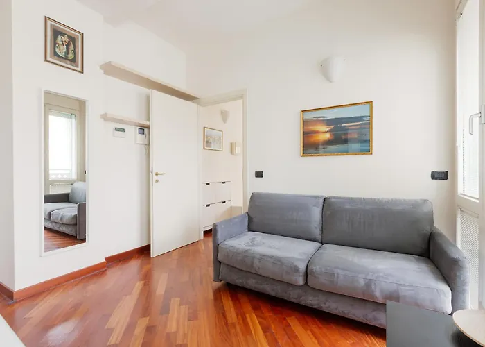 Bright & Comfy With Parking Mediolan