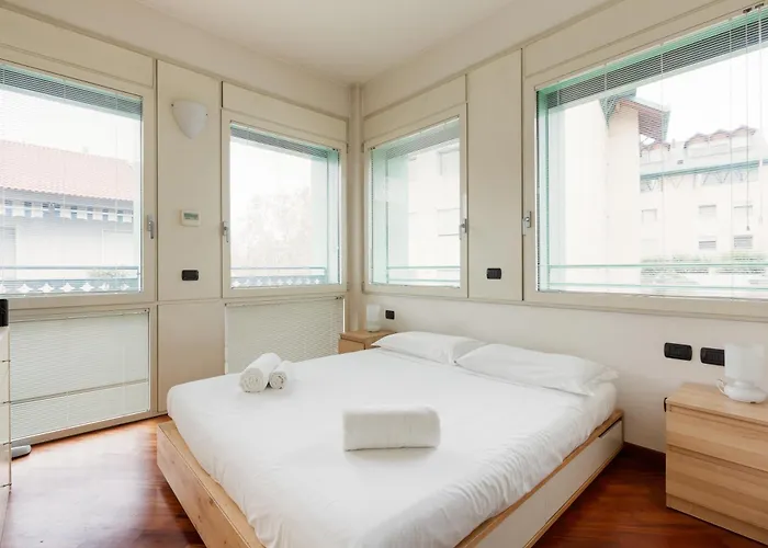 Bright & Comfy With Parking Mediolan